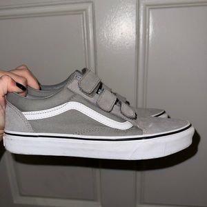 Unisex vans suede old Skool Velcro sneakers, size 7.5men/9women, light gray